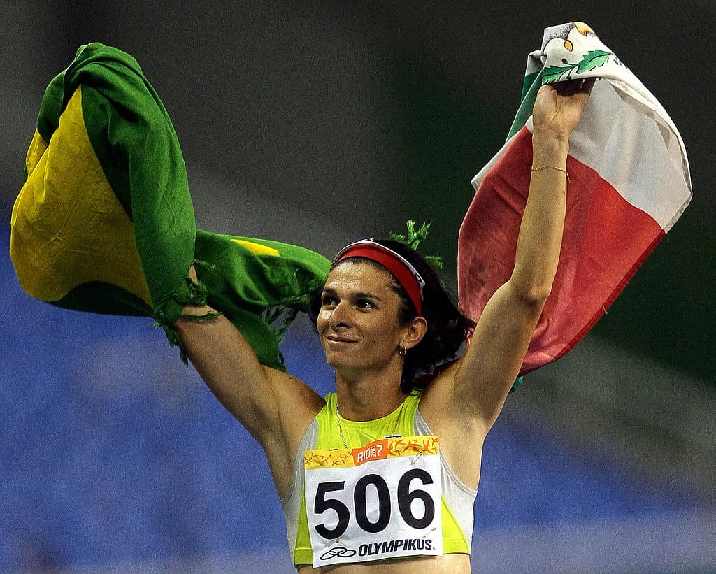 <b>Ana Gabriela Guevara</b>
<br>Ella fue medallista olímpica y campeona del mundo en atletismo en la prueba de los 400 metros planos. Ha sido y sigue siendo la mejor mexicana de la historia en esta especialidad.
