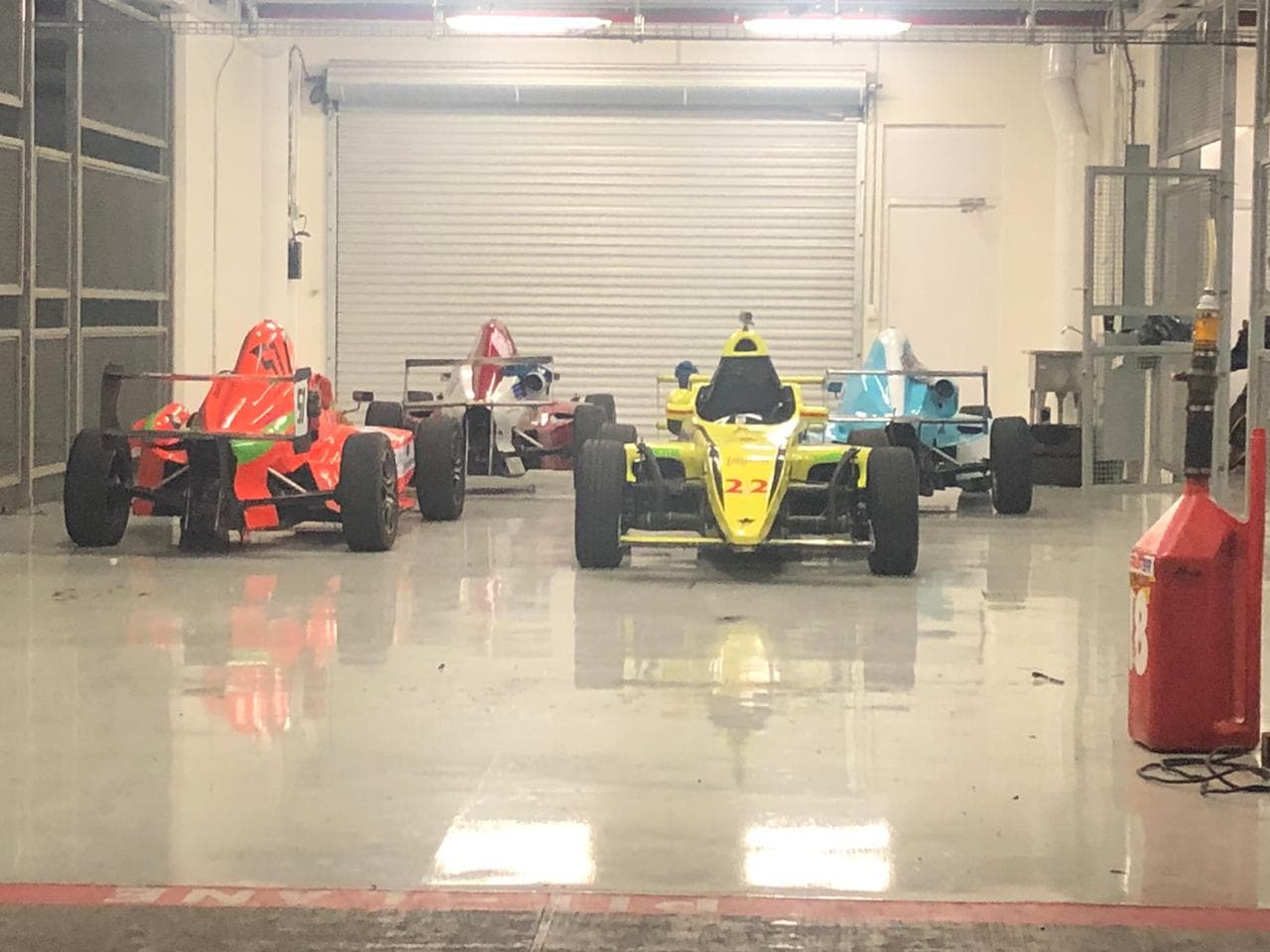 La carrera de 24 horas de duración es más dura para todos durante la fría noche en Iztacalco.