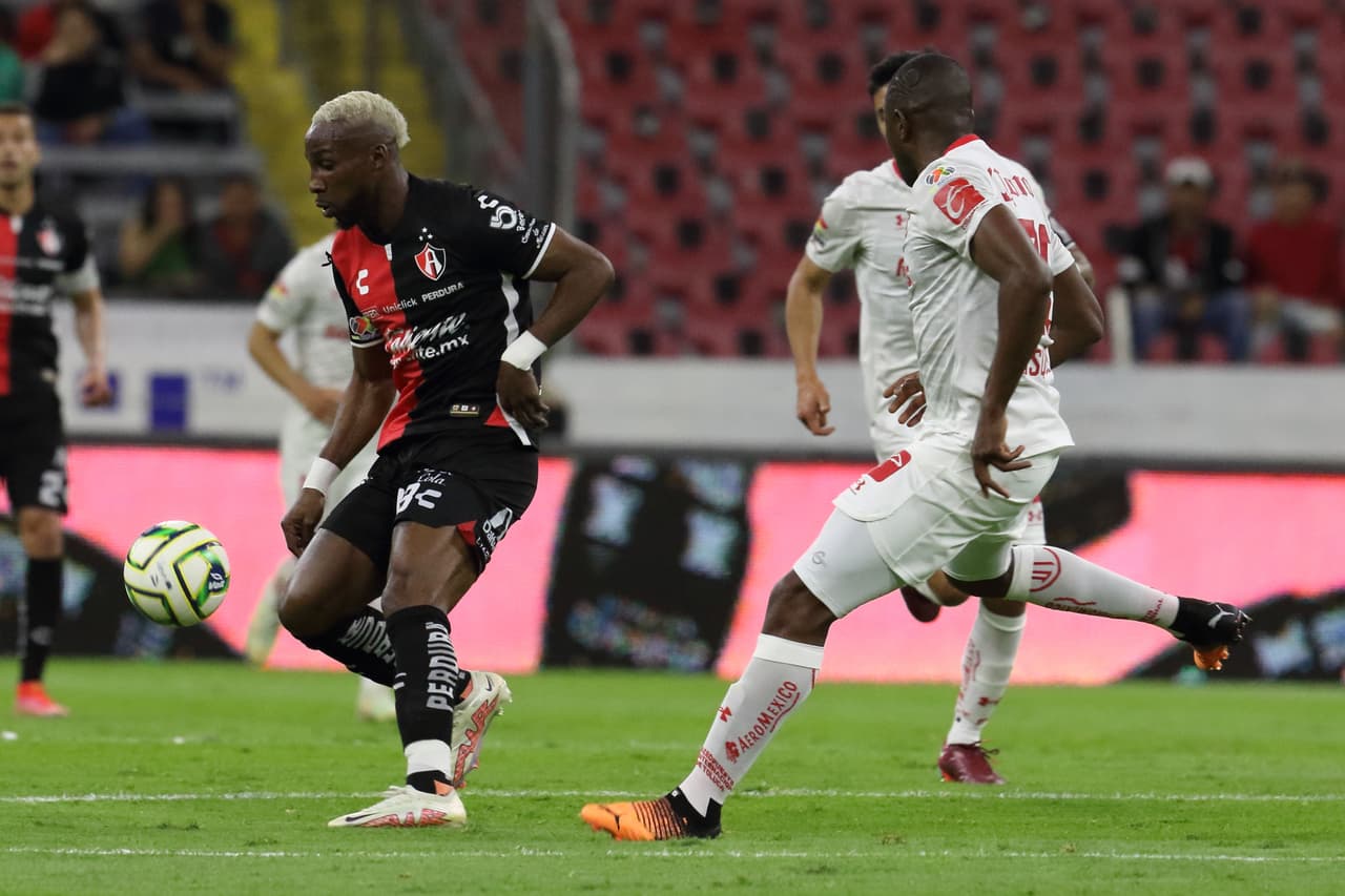 Atlas y Toluca firmaron un empate sin goles en partido pendiente de la Jornada 1 del Torneo Clausura 2023 de Liga MX. El debut de los Rojinegros en el Jalisco se había postergado por la mala calidad del césped.