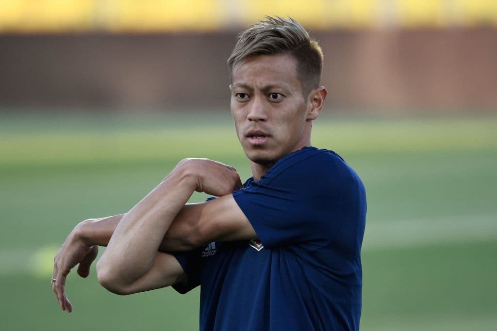 El veterano mediocampista ofensivo japonés Keisuke Honda, cuyo último club fue el Pachuca, se retiró de la selección japonesa tras Rusia 2018, e interesa en el Melbourne Victory de Australia.