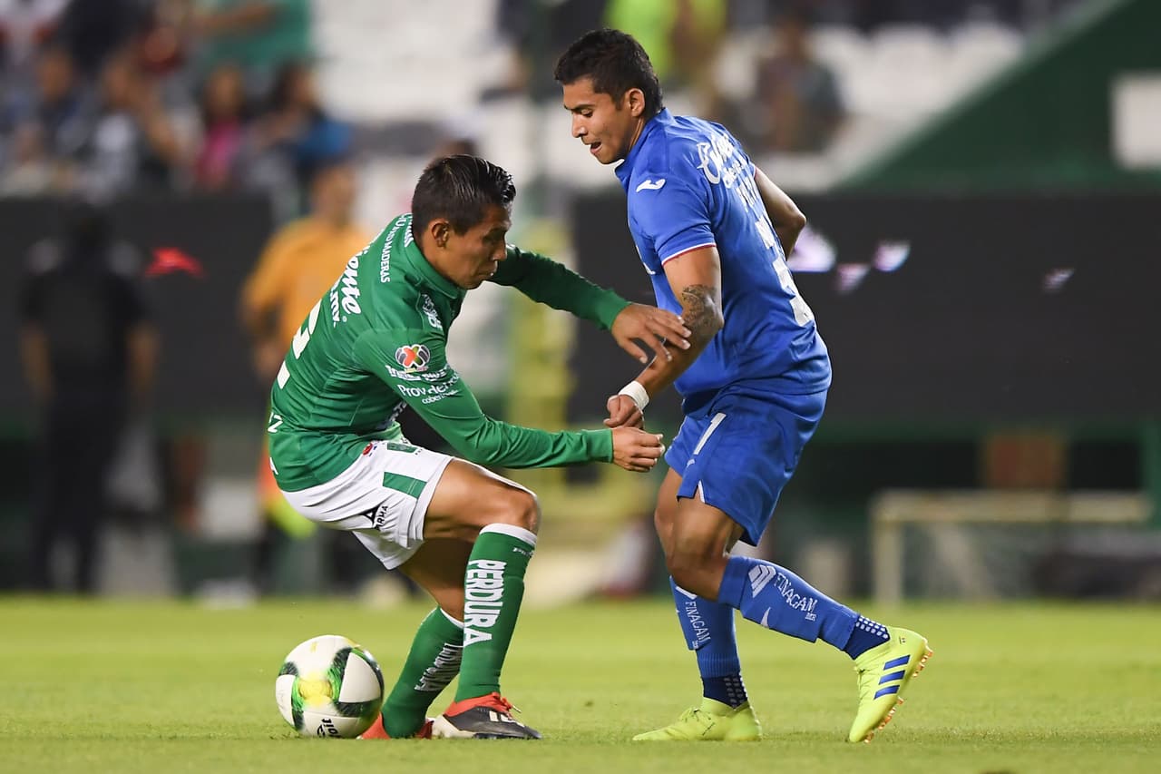 Pero los Cementeros quisieron reaccionar y al menos el autogol tempranero los espabiló, jugaban con más solidez en la zona de la retaguardia.