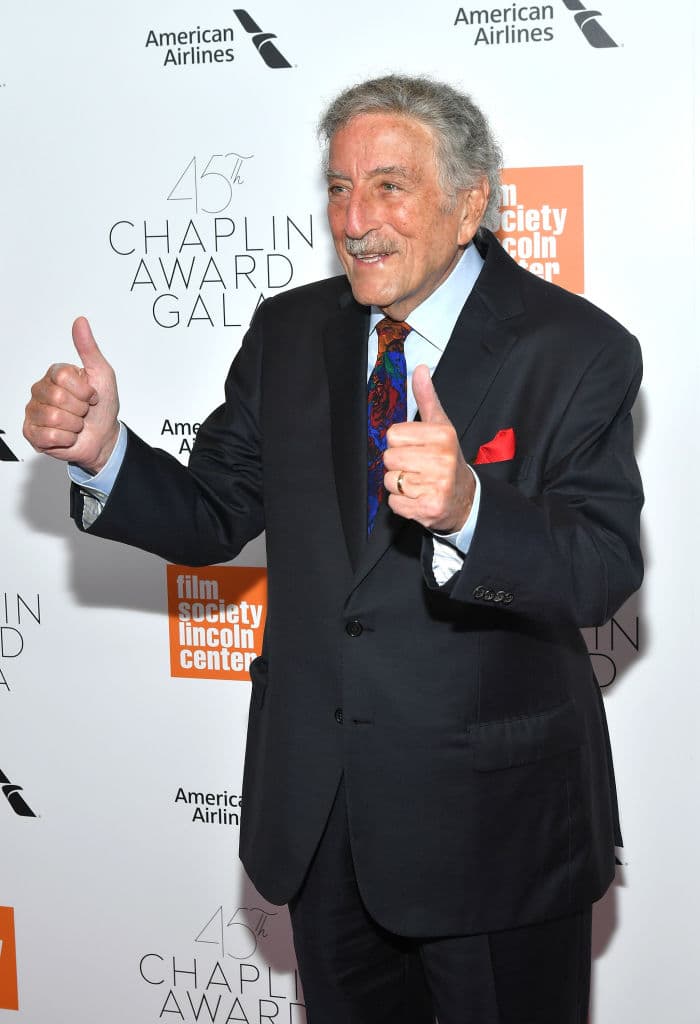 El primer sencillo del disco será I Get a Kick Out of You y salió desde el martes pasado.
<br>