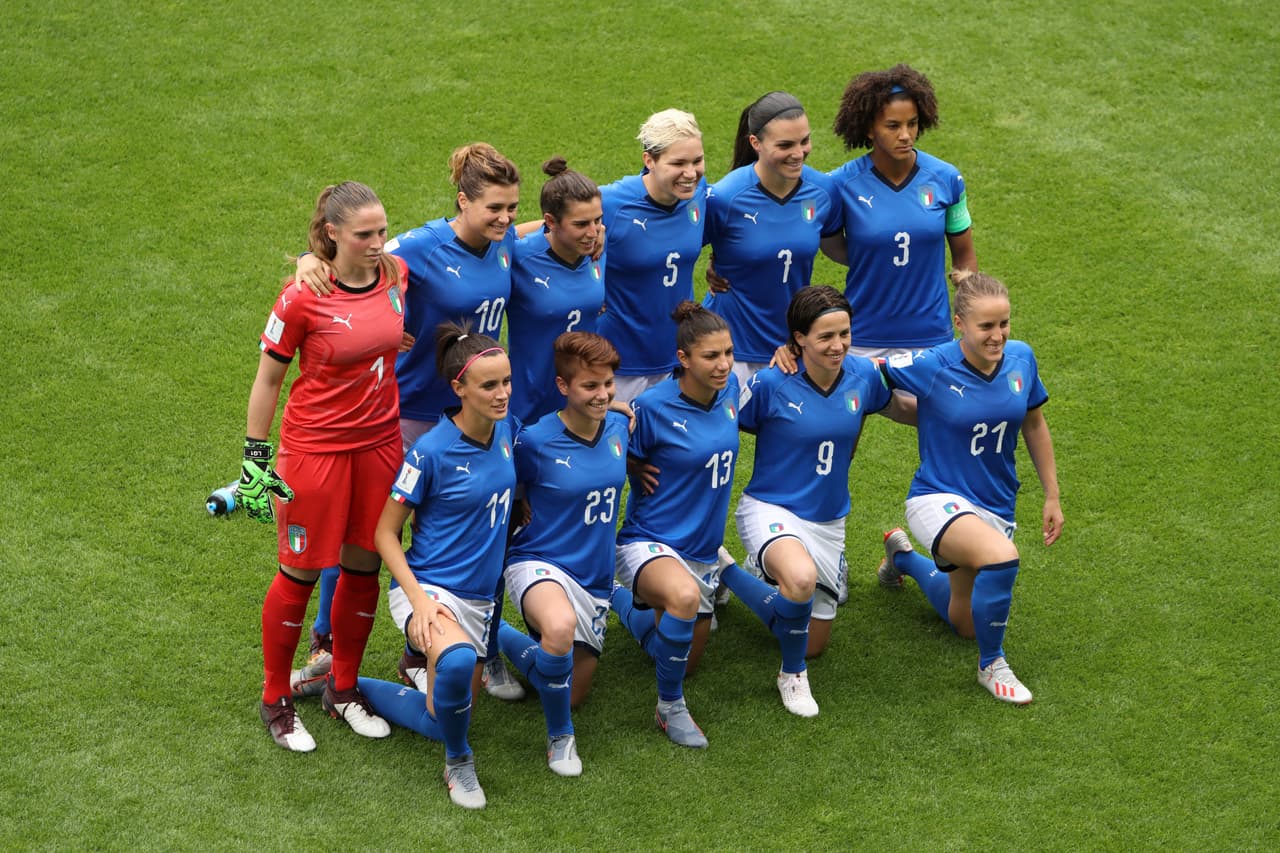 Mientras que la Azzurra lo hizo con Giuliani; Guagni, Gama, Linari, Bartoli; Bergamaschi, Giugliano, Cernoia; Sabatino, Girelli y Bonansea.