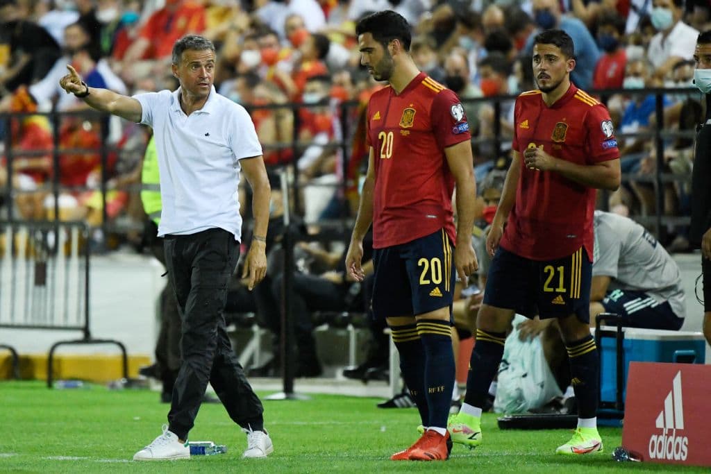 España golea a Georgia 4-0 durante el partido de eliminatoria de la UEFA rumbo al Mundial de Catar 2022. José Luis Gayá (14'), Carlos Soler (25'), Ferrán Torres (41') y Pablo Sarabia (63') lograron darle la victoria al conjunto español, colocándolo en primer lugar del Grupo B.