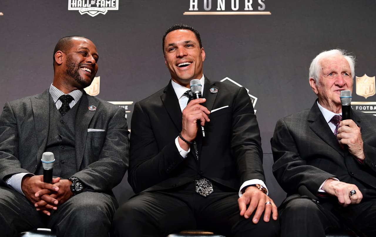 Tony Gonzalez junto a otros futuros miembros del Salón de la Fama