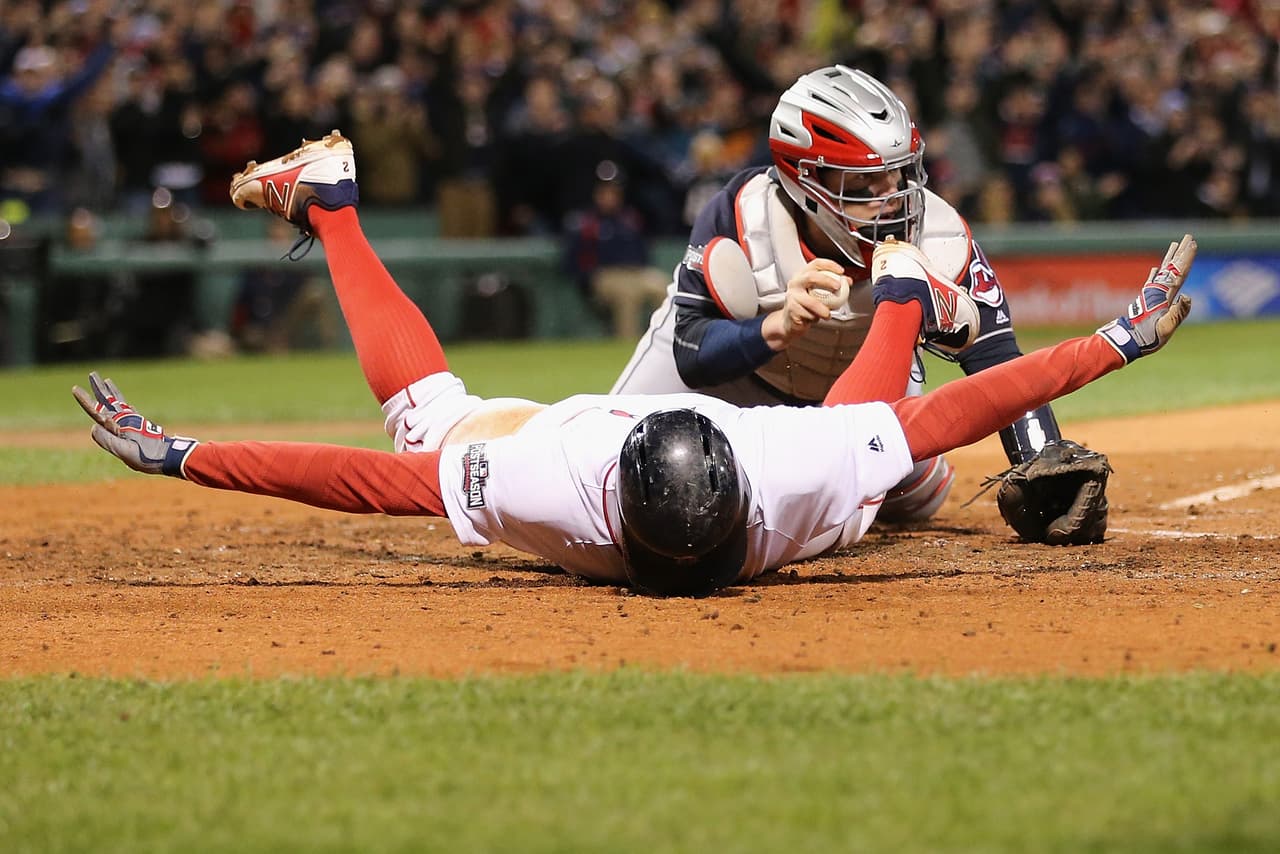 Ni siquiera el esfuerzo de Xander Bogaerts de los Red Sox en Fenway Park impidió que Boston cayera en la serie contra los Indios de Cleveland, que ahora van en busca de la Serie Mundial.