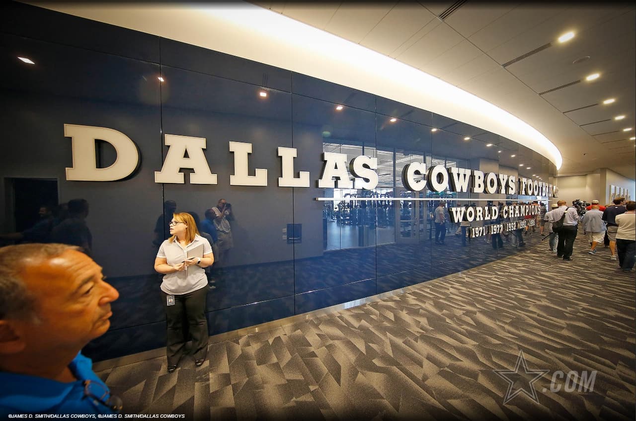 Los Dallas Cowboys de la NFL inauguraron sus nuevas intalaciones en la ciudad de Frisco en Texas.