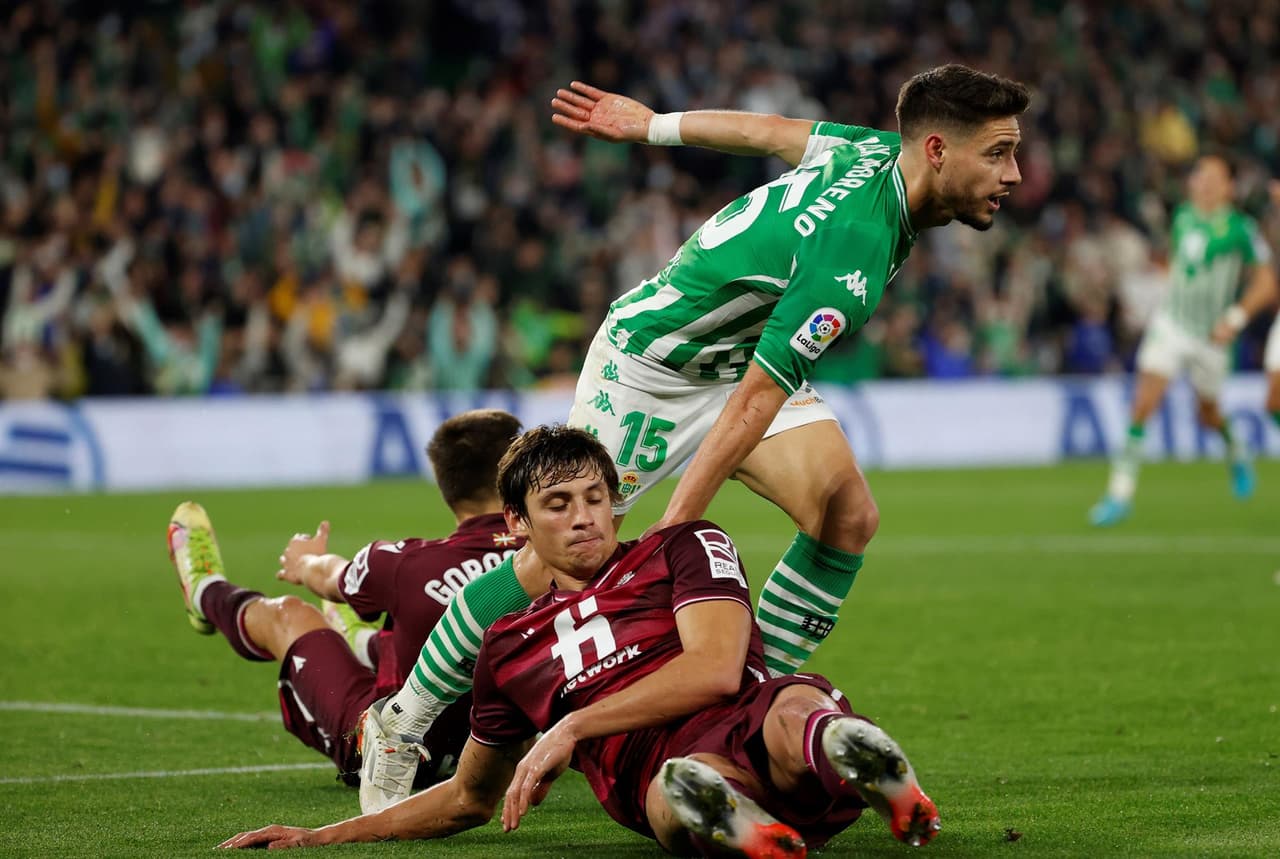 Real Betis golea a la Real Sociedad 4-0 con doblete de Alexandre Moreno Lopera, y goles de Juanmi Jiménez y Nabil Fekir en el Benito Villamarín durante la Jornada 17 y ya son tercer lugar de La Liga.