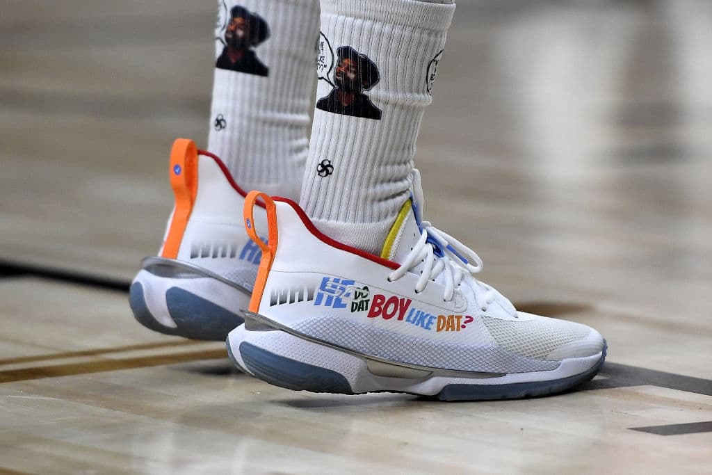 Tenis usados por Famous Los, numero #32 del equipo Wilbon durante el Juego de las Celebridades.