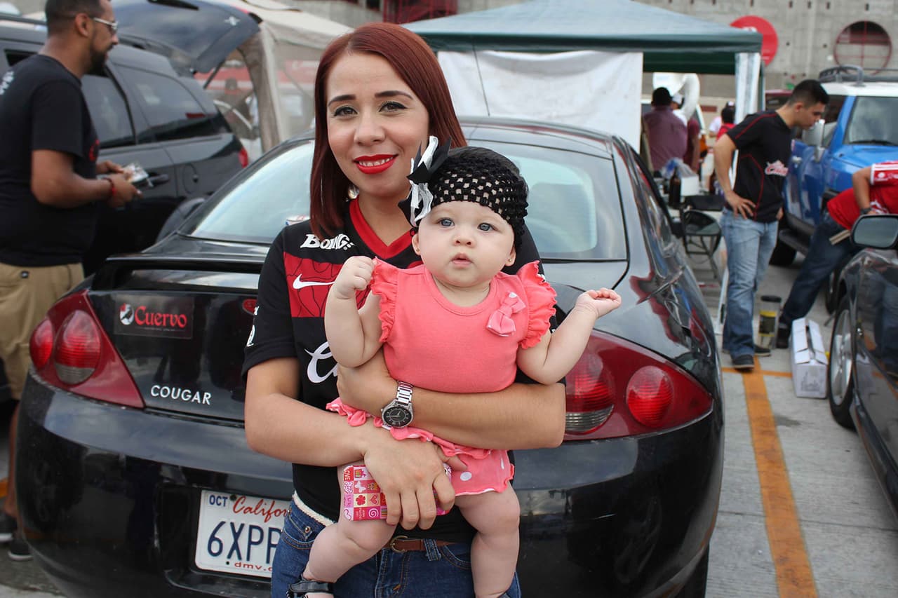 El colorido de la afición en la Jornada 8