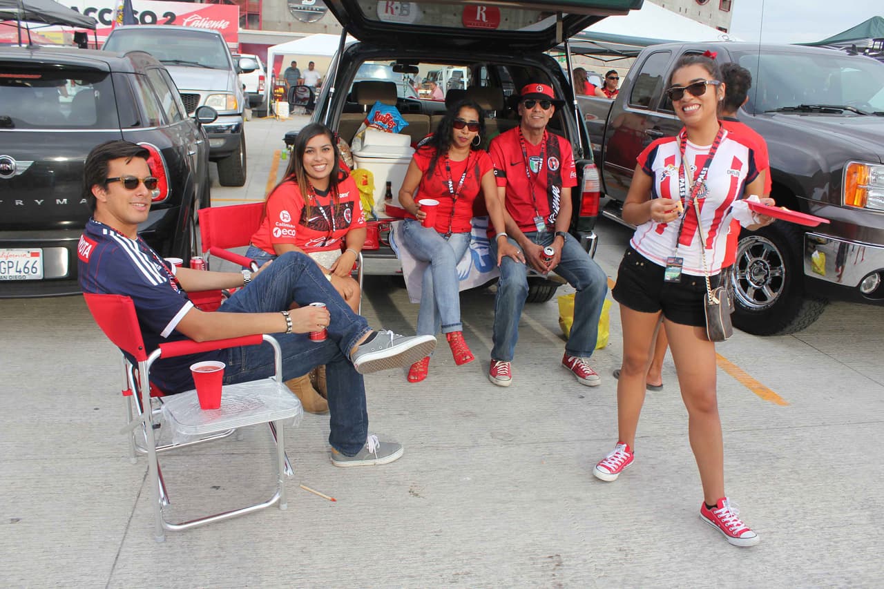 El colorido de la afición en la Jornada 8