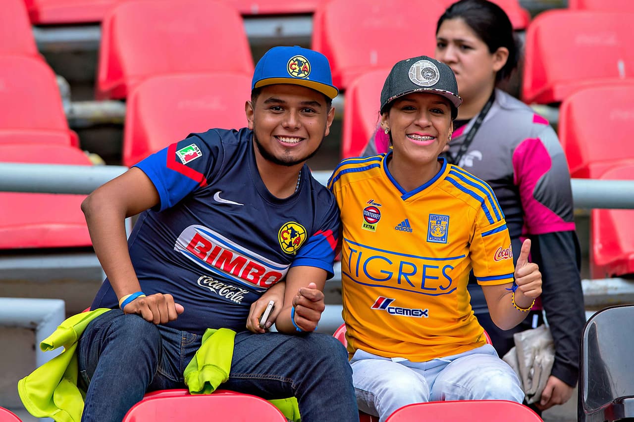 El colorido de la afición en la Jornada 8