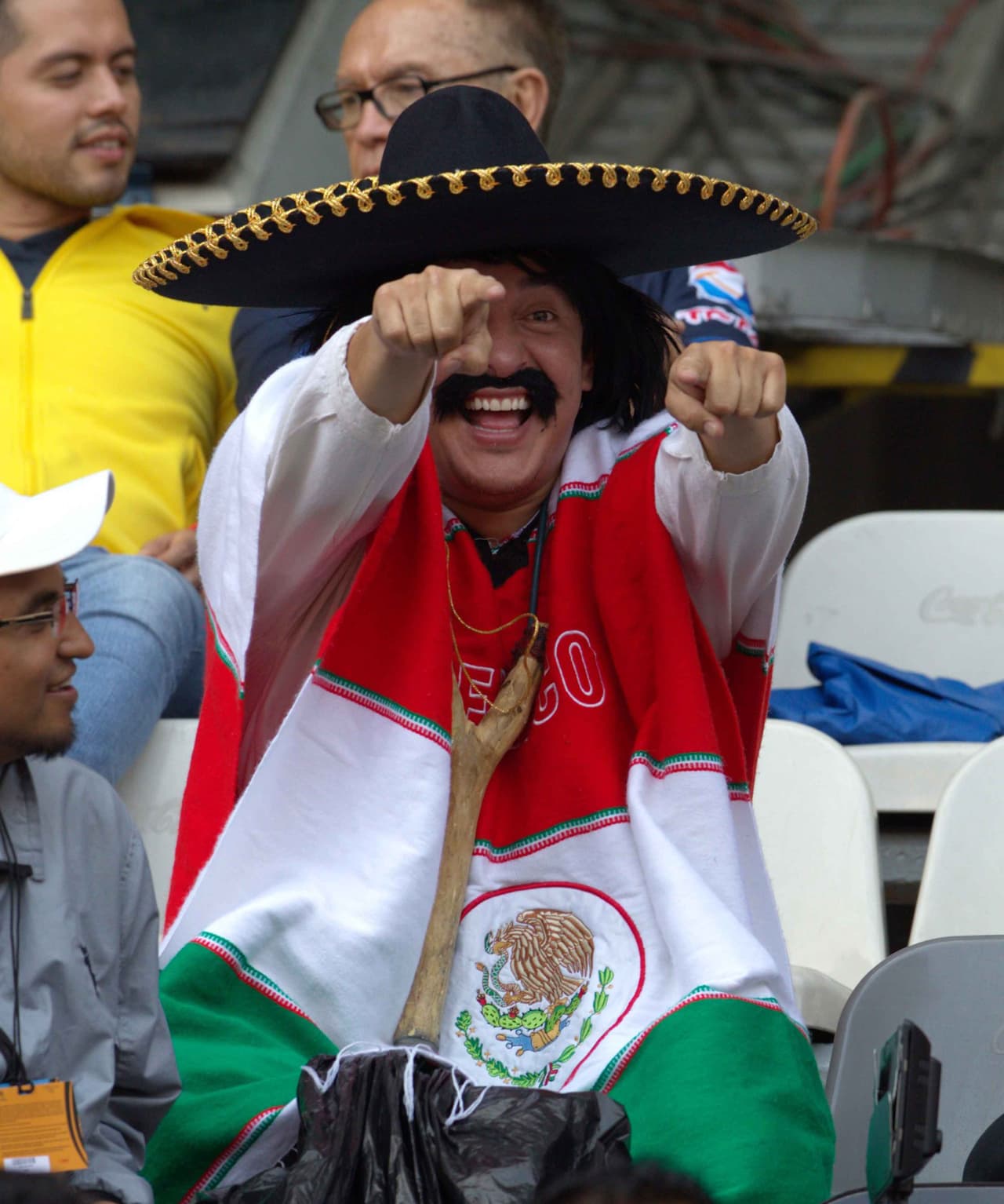 El colorido de la afición en la Jornada 8