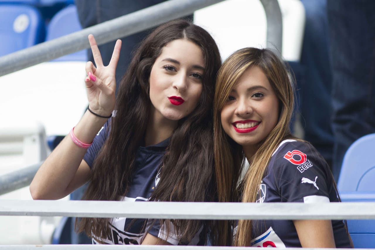 El colorido de la afición en la Jornada 8