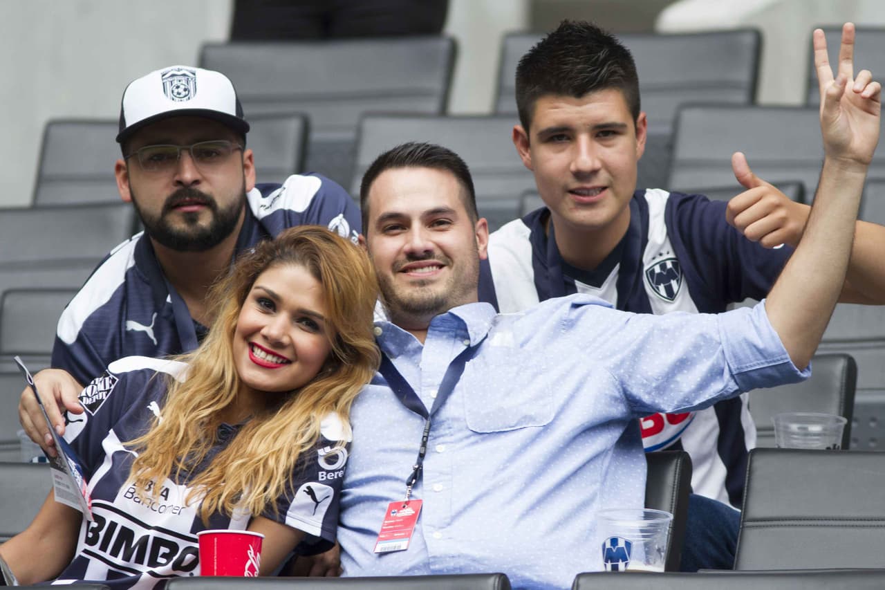 El colorido de la afición en la Jornada 8