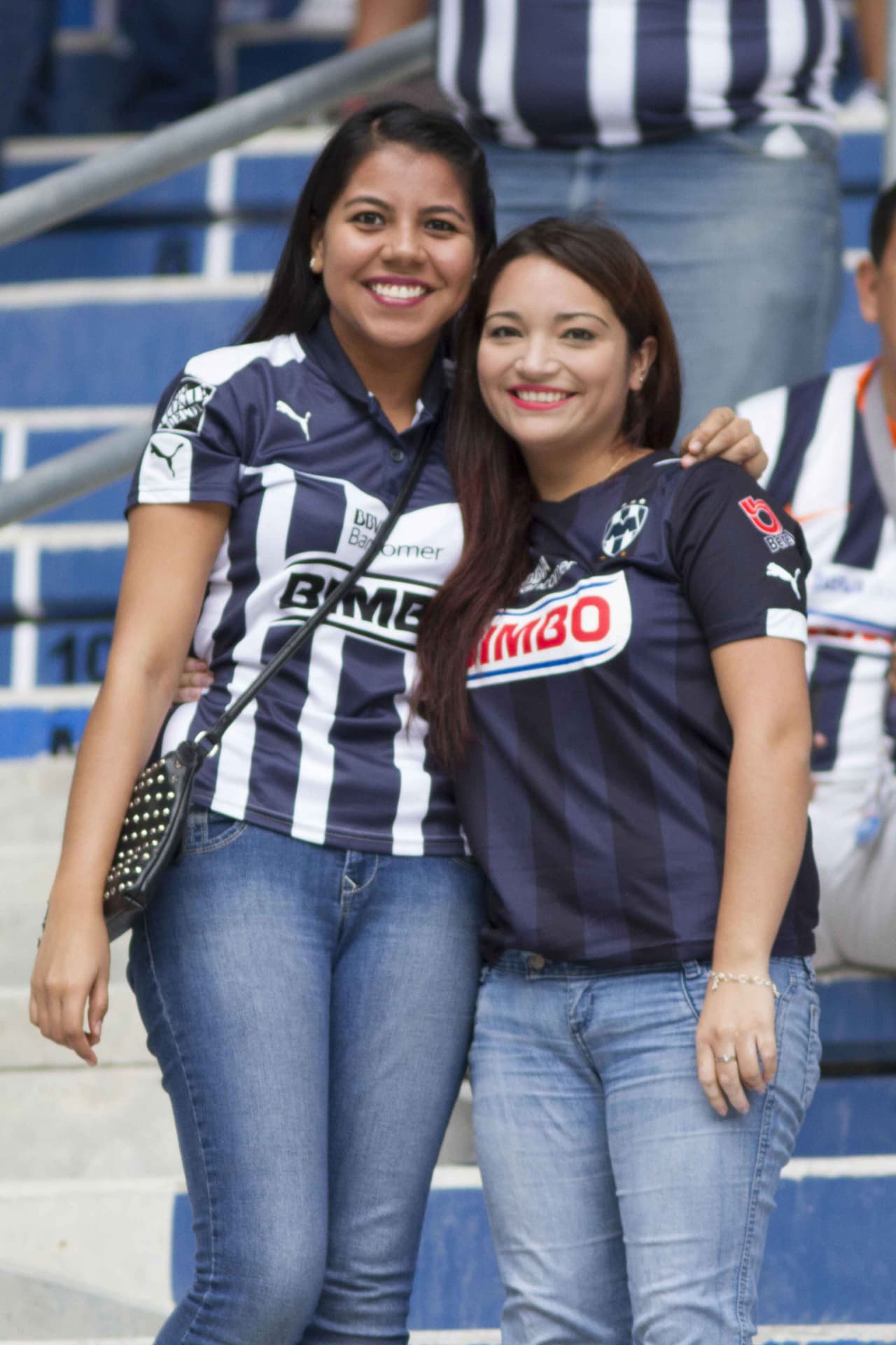 El colorido de la afición en la Jornada 8