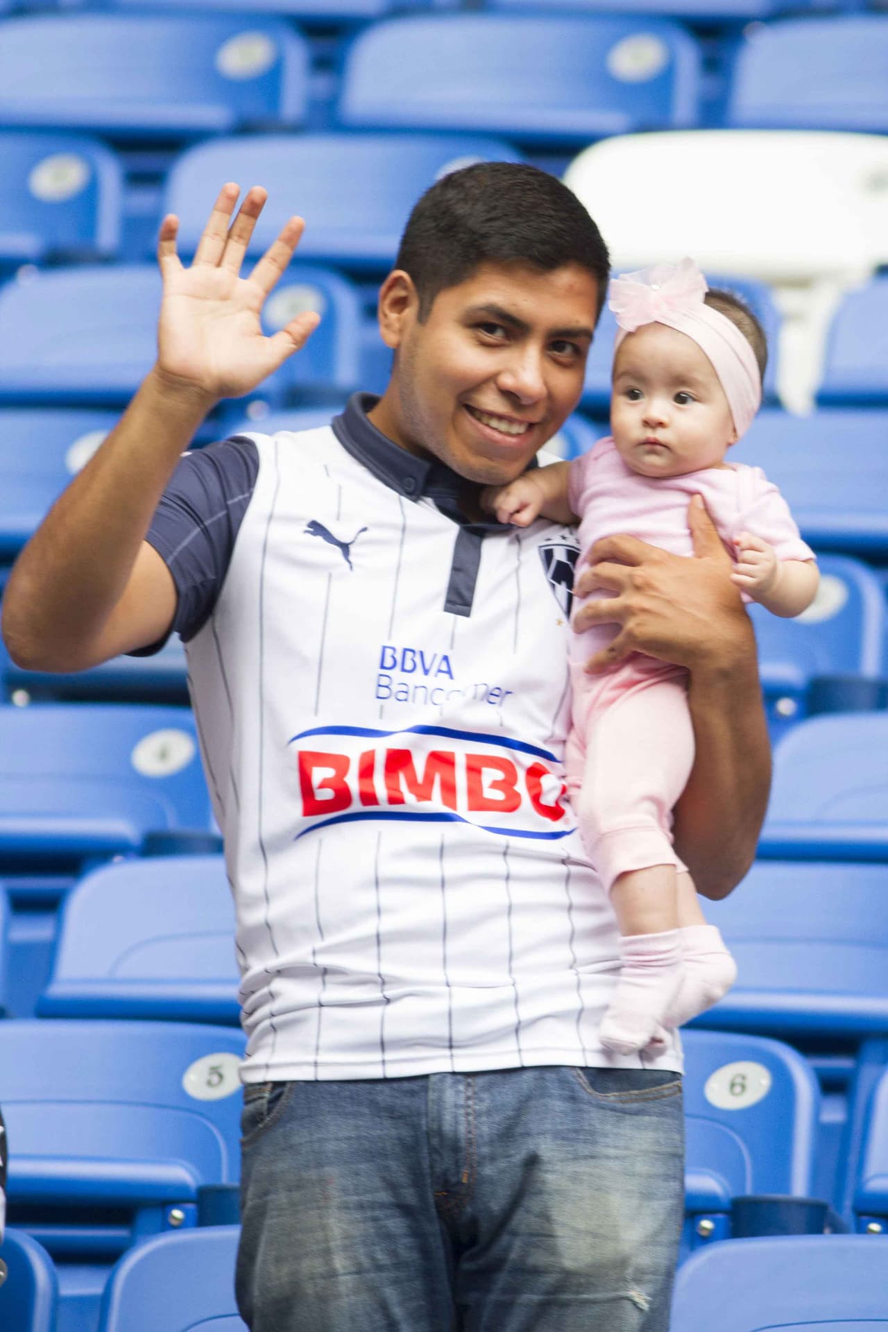 El colorido de la afición en la Jornada 8