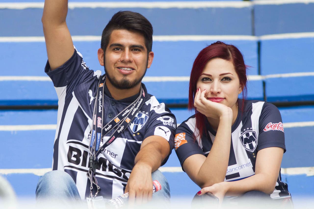 El colorido de la afición en la Jornada 8