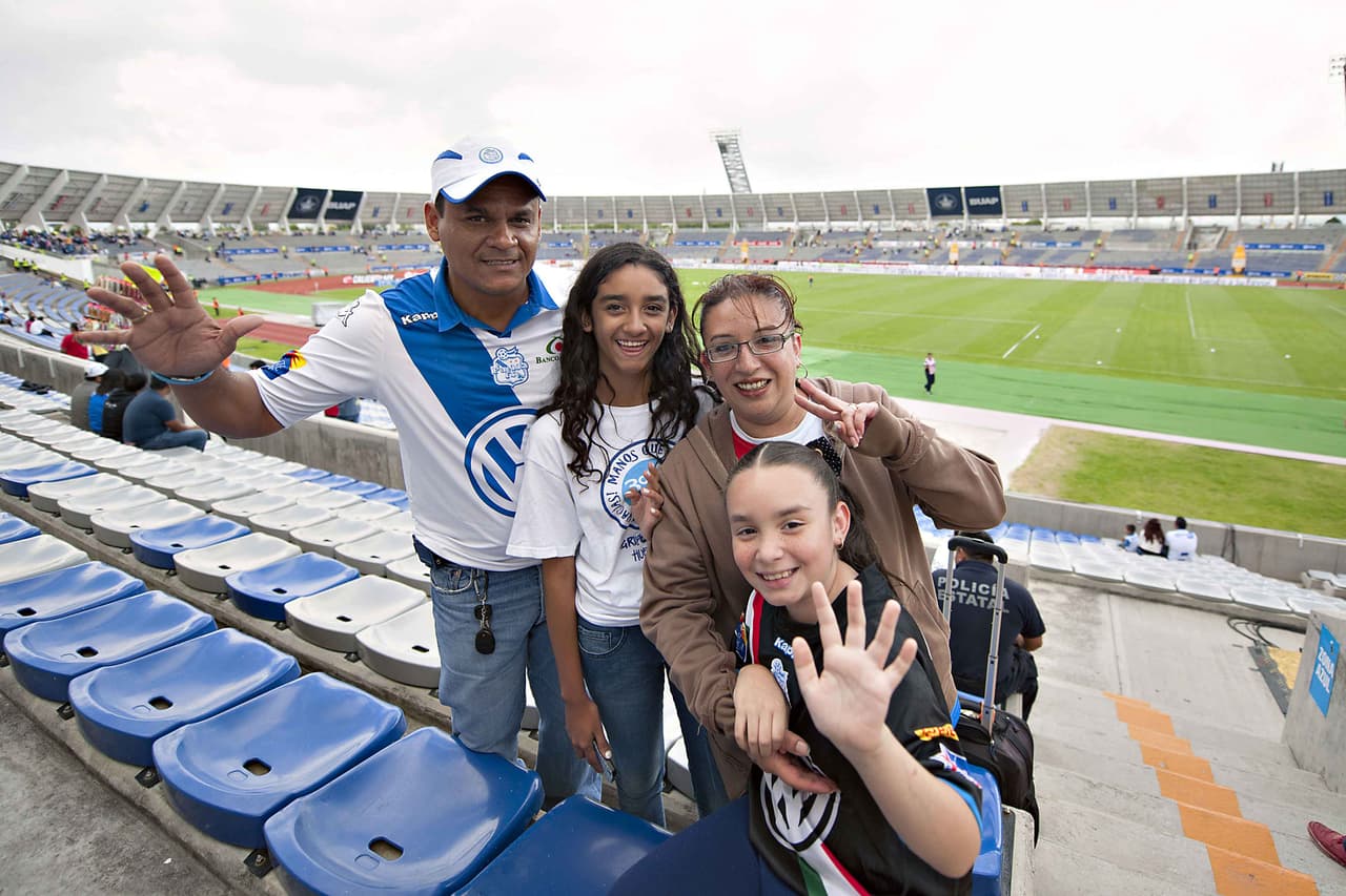 El colorido de la afición en la Jornada 8