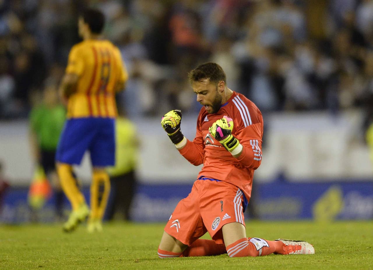 Pero los catalanes ya habían dado muestras de no pasar su mejor momento y en la Supercopa de España el Athletic de Bilbao se cobró una luego de tantos reveses que había sufrido ante ellos. 4-0 en la ida en San Mamés, imprevisible resultado, y 1-1 en el segundo duelo dieron el título a los vascos, siendo esta la única mancha de los ‘culés’, aunque suficiente para evitar igualar el sextete del 2009.