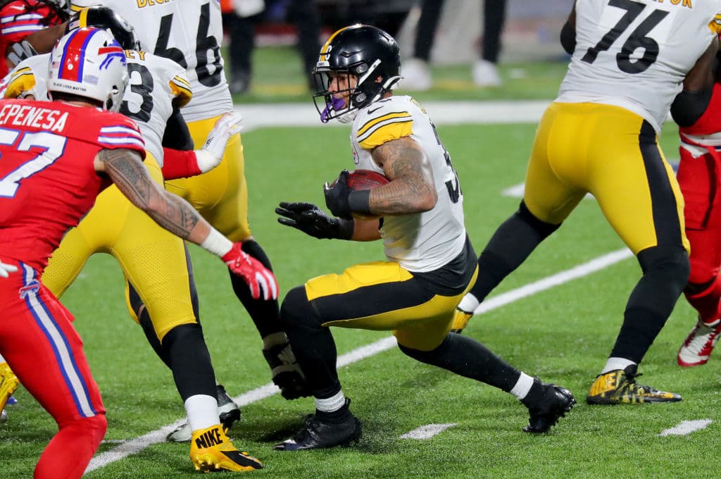 Steffon Diggs brilla con una anotación y 130 yardas por aire en la victoria 15-26 de los Bills sobre los Steelers.