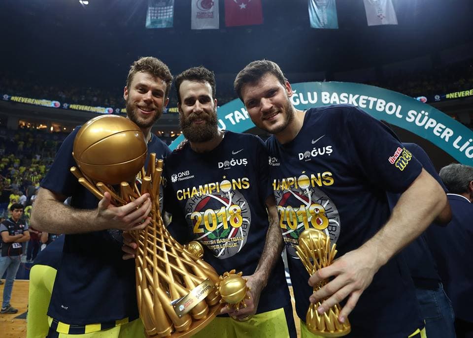 Fenerbahce Basketbol (Turquía) - Luigi Datome, Tyler Ennis, Joffrey Lauvergne y Jan Vesely.
