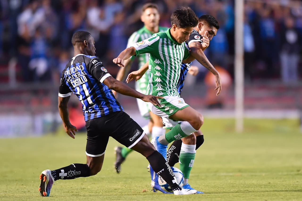 Diego Lainez y Andrés Guardado estuvieron presentes en la gira del Betis ante Querétaro