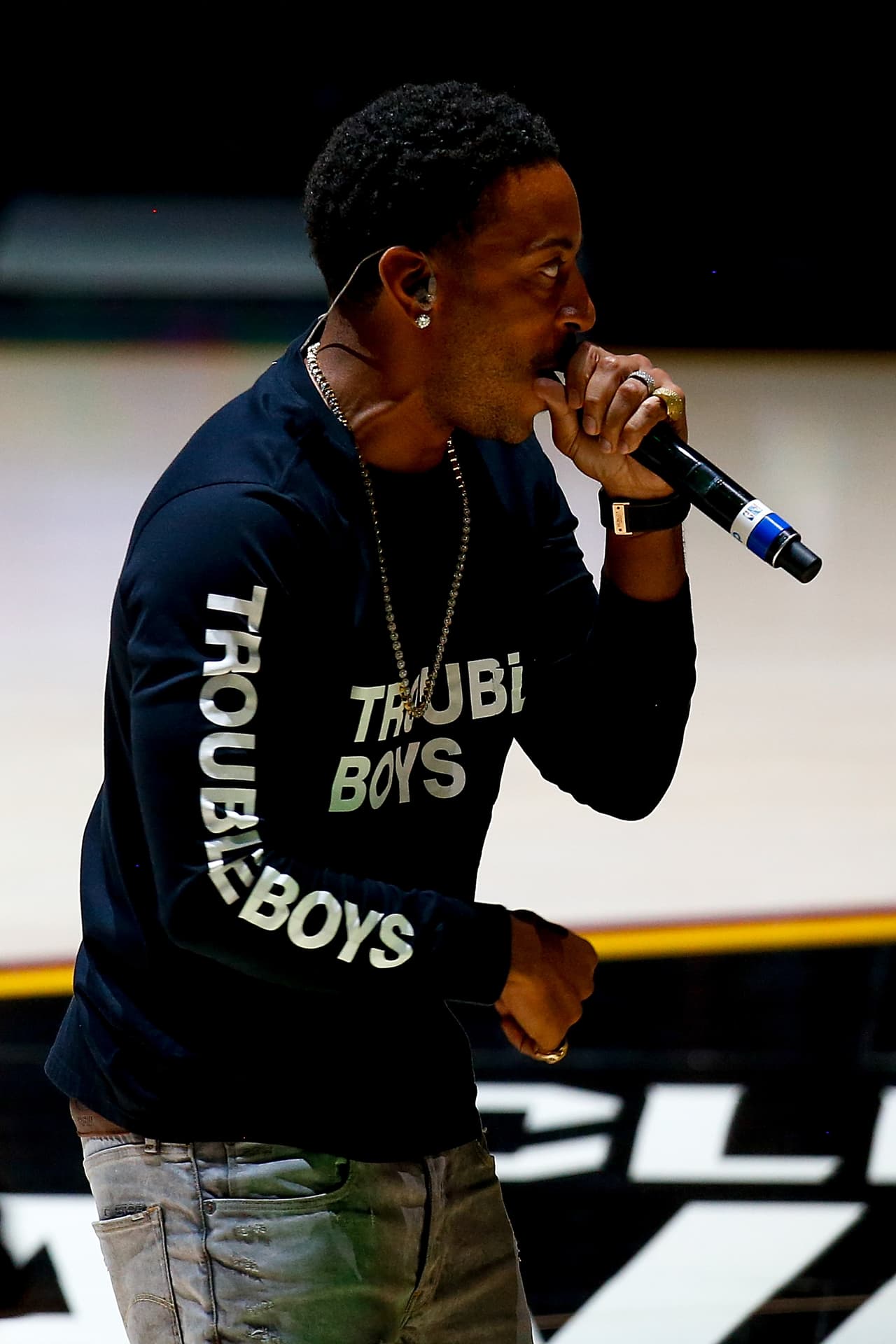 Lil' Jon y Ludacris prendieron la fiesta ante los 26562 espectadores en el Quicken Loans Arena de Cleveland, donde los fanáticos disfrutaron del espectáculo en la jornada del título de los Warriors.