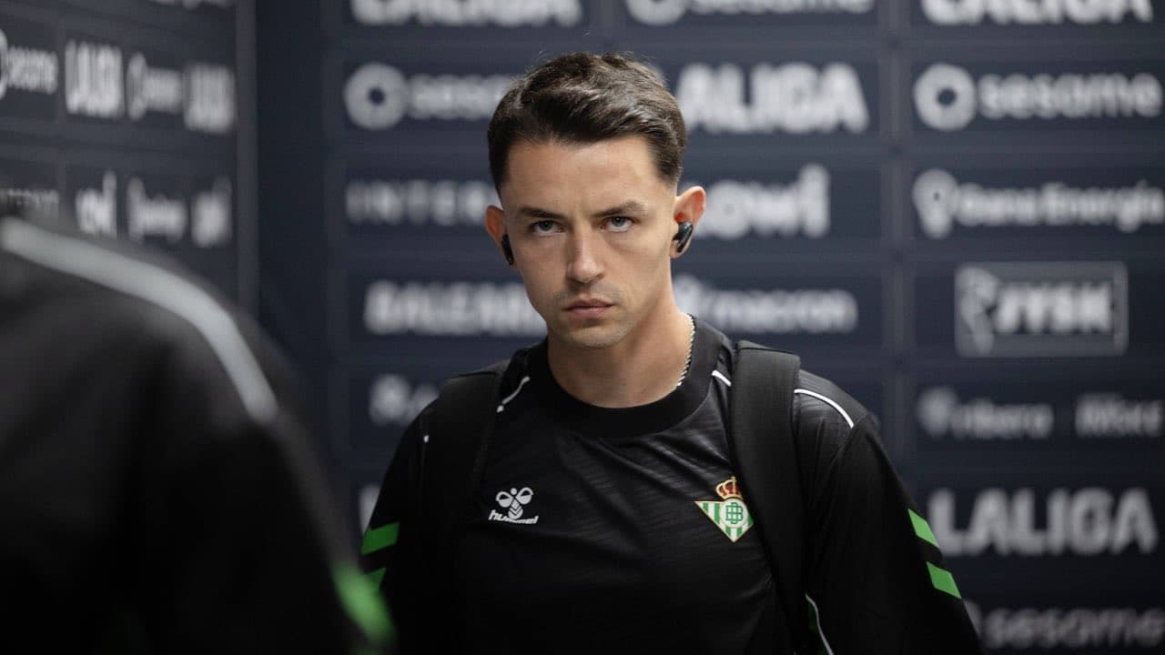 Álvaro Fidalgo tiene tres opciones en España para dejar al Betis