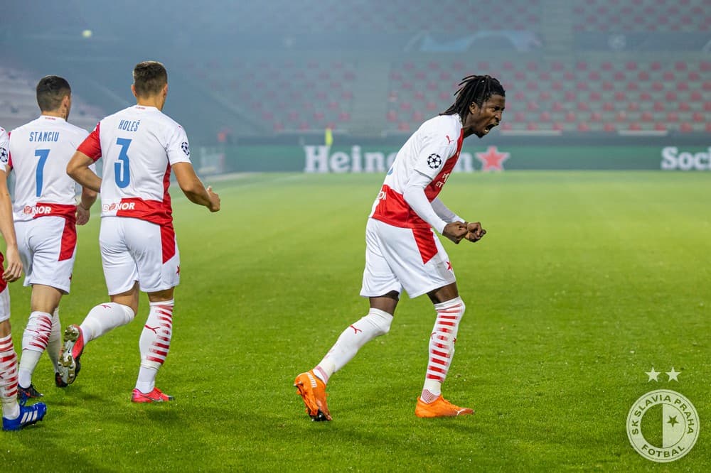 Midtjylland (4) 4-1 (1) Slavia Praga | Slavia estaba dentro de la Champions, pero en la recta final del juego, se derrumbó el sueño.