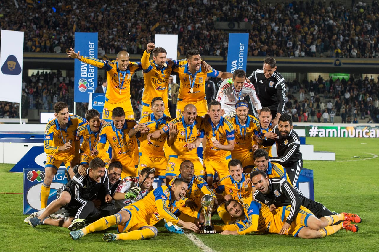 Apertura 2015. Pumas concluyó el torneo en primer lugar con 35 puntos y Tigres en la quinta posición con 28 puntos. Los del norte dejaron atrás a Chiapas y Toluca para vencer a la UNAM en la final 4-2 en penales.