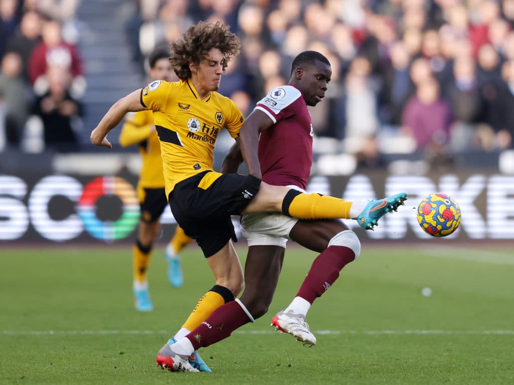 Tomas Soucek le dio el triunfo a West Ham sobre Wolverhampton durante la J27 en la Premier League, dejando el marcador 1-0 a favor de la escuadra londinense. El mexicano Raúl Jiménez ingresó al campo al minuto 81’ del encuentro.