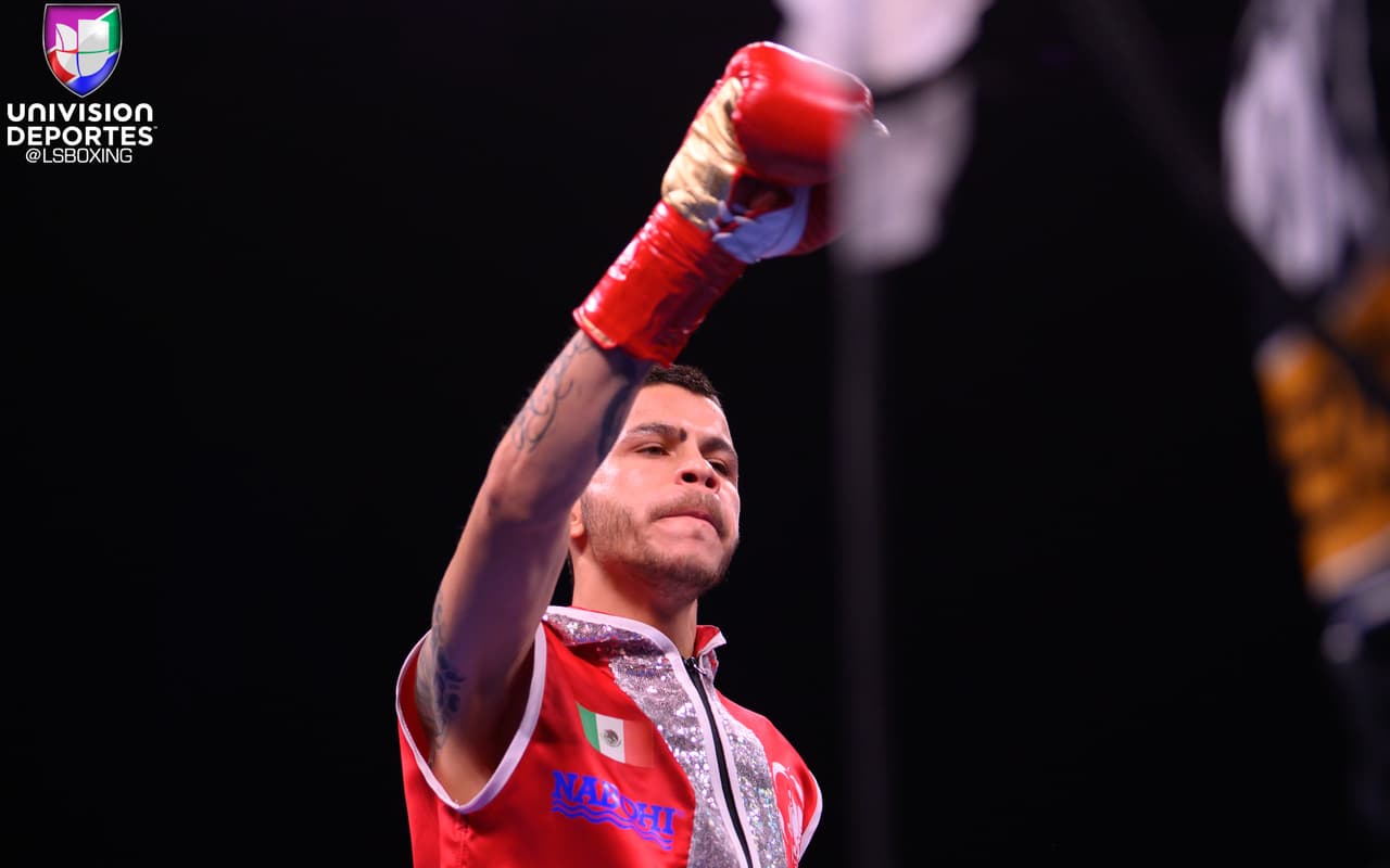 En la velada coestelar, el invicto Brandon Figueroa acabó con Moisés 'Chucky' Flores en tres asaltos para seguir avanzando en la clasificación y poder contender por un título mundial en un futuro cercano.