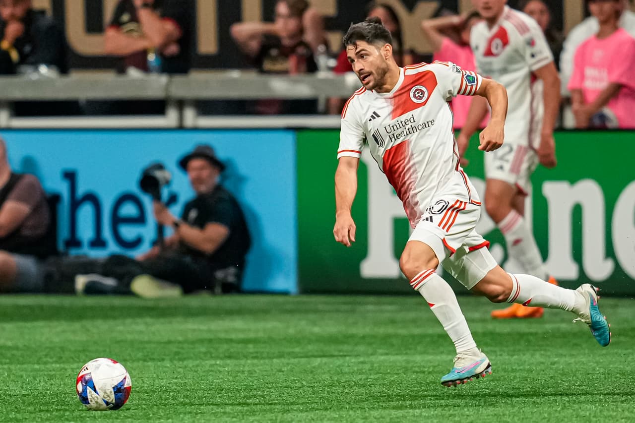 Mediocampista - CARLES GIL (New England Revolution)