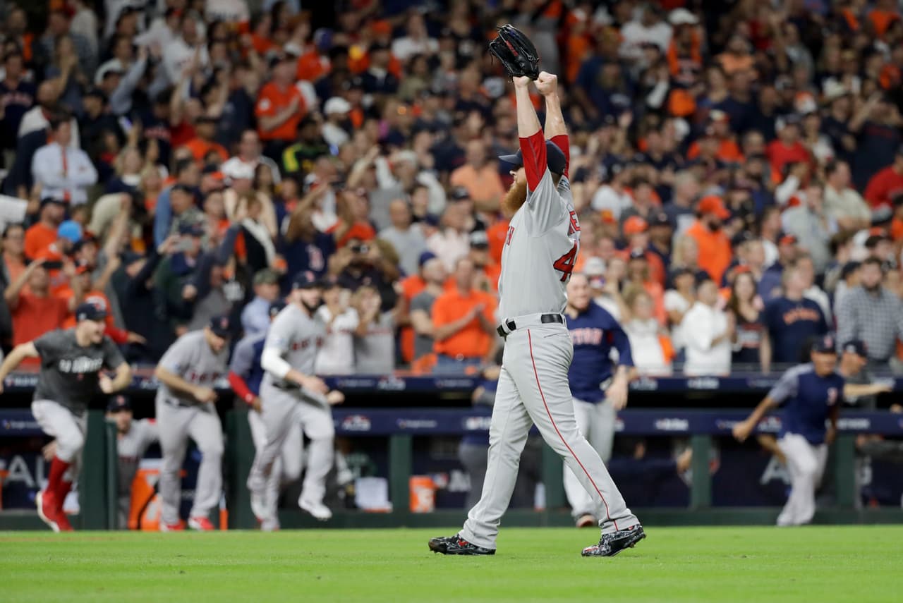 Para la novena Alex Cora volvió a echar mano de Craig Kimbrel. Pero a diferencia de sus últimas dos apariciones, esta vez hizo el trabajo sin aspavientos, sin drama, y selló el triunfo de Boston.