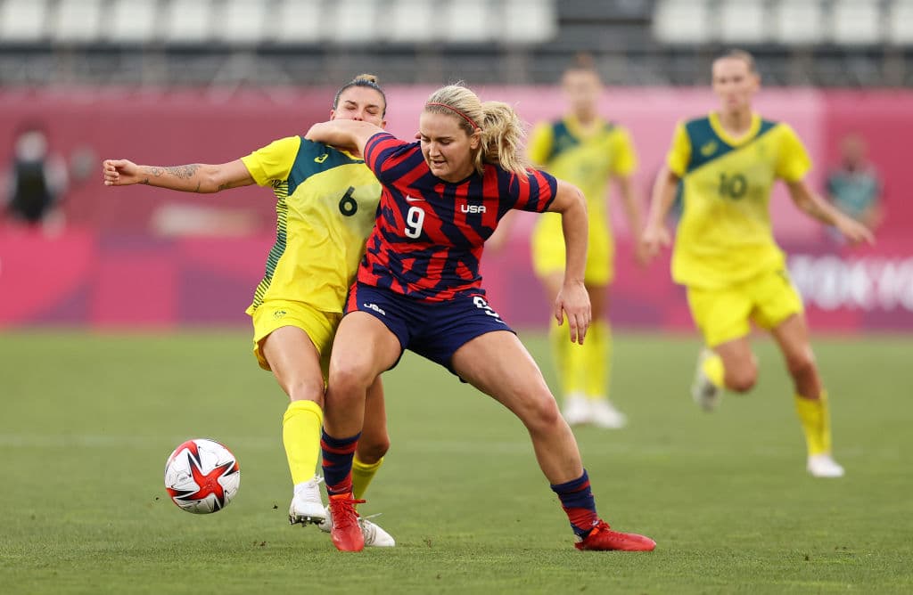 Estados Unidos luchó hasta el final y se lleva el bronce ante la escuadra de Australia 4-3. De la mano de Megan Rapinoe, quien anotó doblete, y de Carli Lloyd, quien también sumó dos tantos, logran subir al podio en los Juegos Olímpicos de Tokyo 2020. Alex Morgan salió lesionada del encuentro.