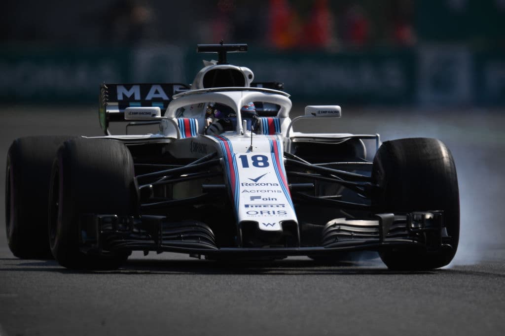 Bloqueando su neumático delantero izquierdo el canadiense de Williams Lance Stroll. El piloto de 19 años apenas tuvo el puesto 16 con tiempo de 1:19.219.