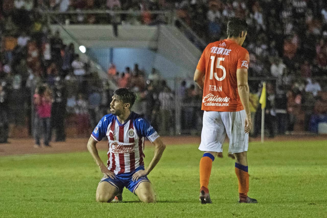 Chivas: Sólo una victoria ante Pumas mantendrían las esperanzas del Guadalajara, si llega a perder sería difícil reponerse del golpe y la distancia con los equipos que están arriba sería abismal.