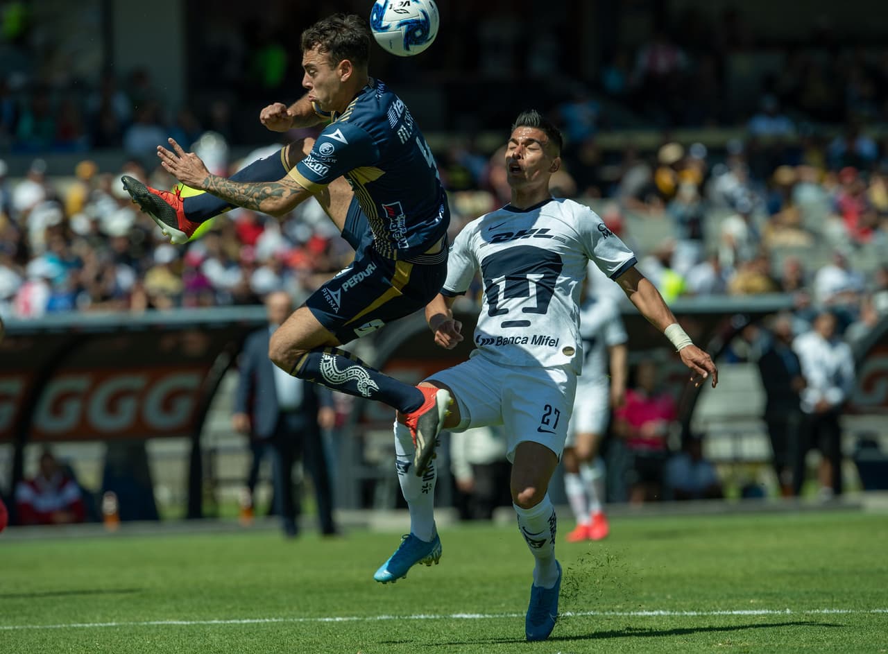 Pumas golea y vence a San Luis 4-0. Con doblete de Carlos Gonzalez, gol de Fabio Álvarez y Juan Ignacio Dinenno, los universitarios se colocan como segundos de la tabla en la Liga MX.