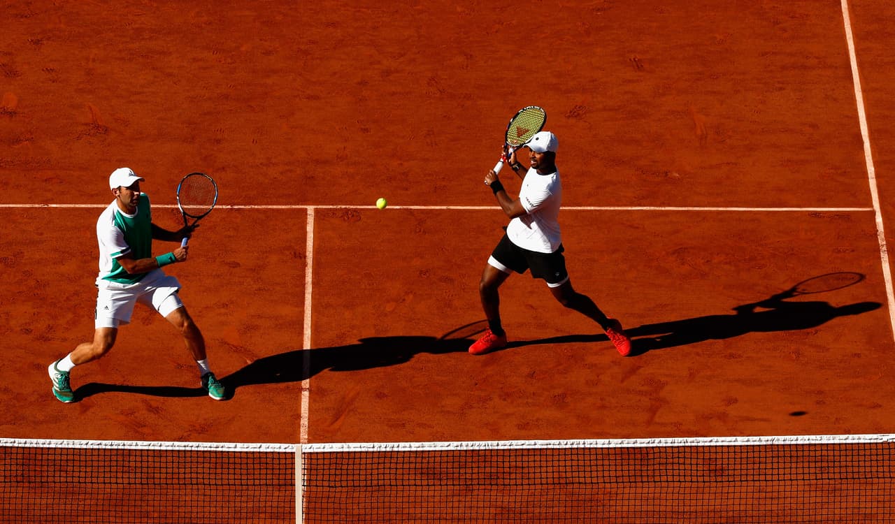 En las semifinales vencieron al español Fernando Verdasco y el serbio Nenad Zimonjic con parciales 6-7, 7-5 y 6-3.
