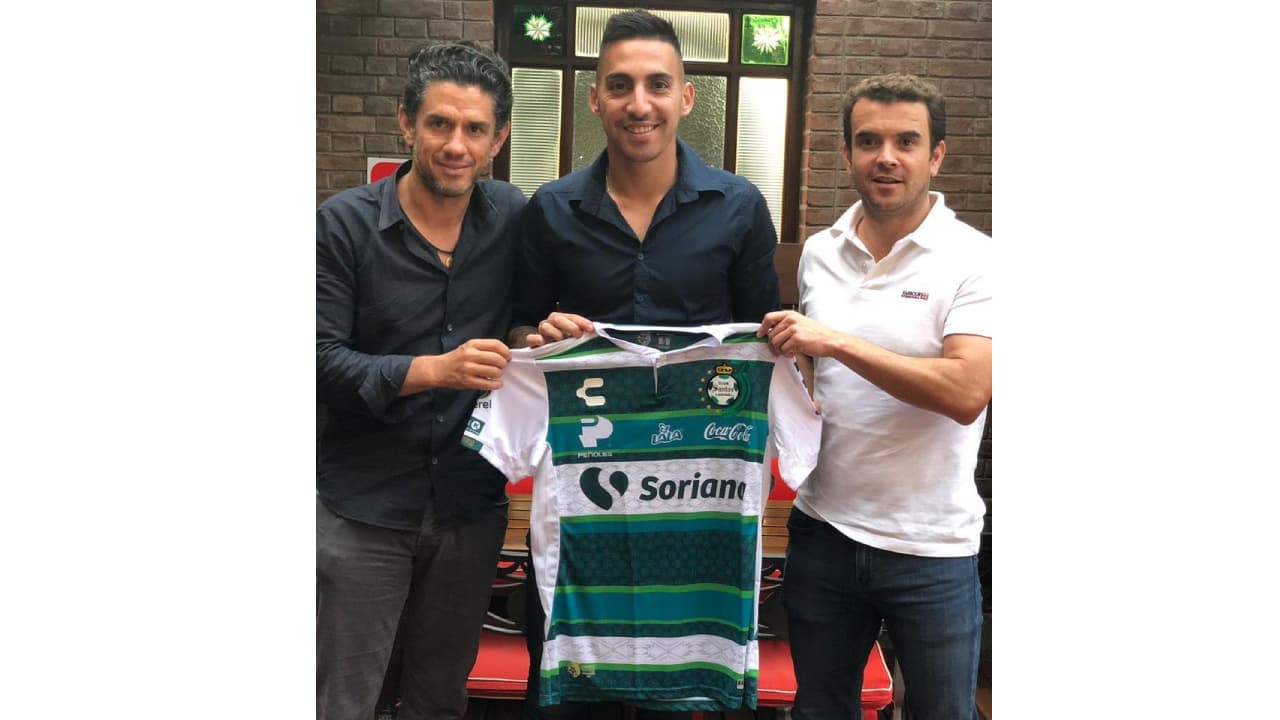 El argentino ya posó con la playera del cuadro lagunero.