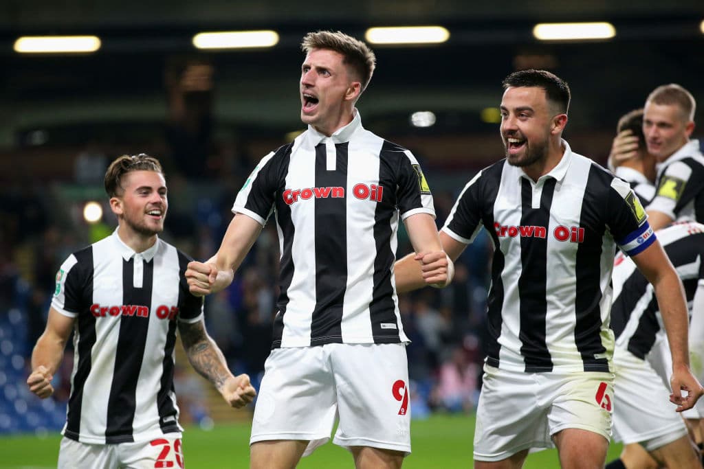 Fue la noche de Jay Rodriguez de Burnley, pues anotó los cuatro goles que le dieron la victoria a su equipo sobre Rochdale, quien solo sumo una diana por parte de Jake Beesley.