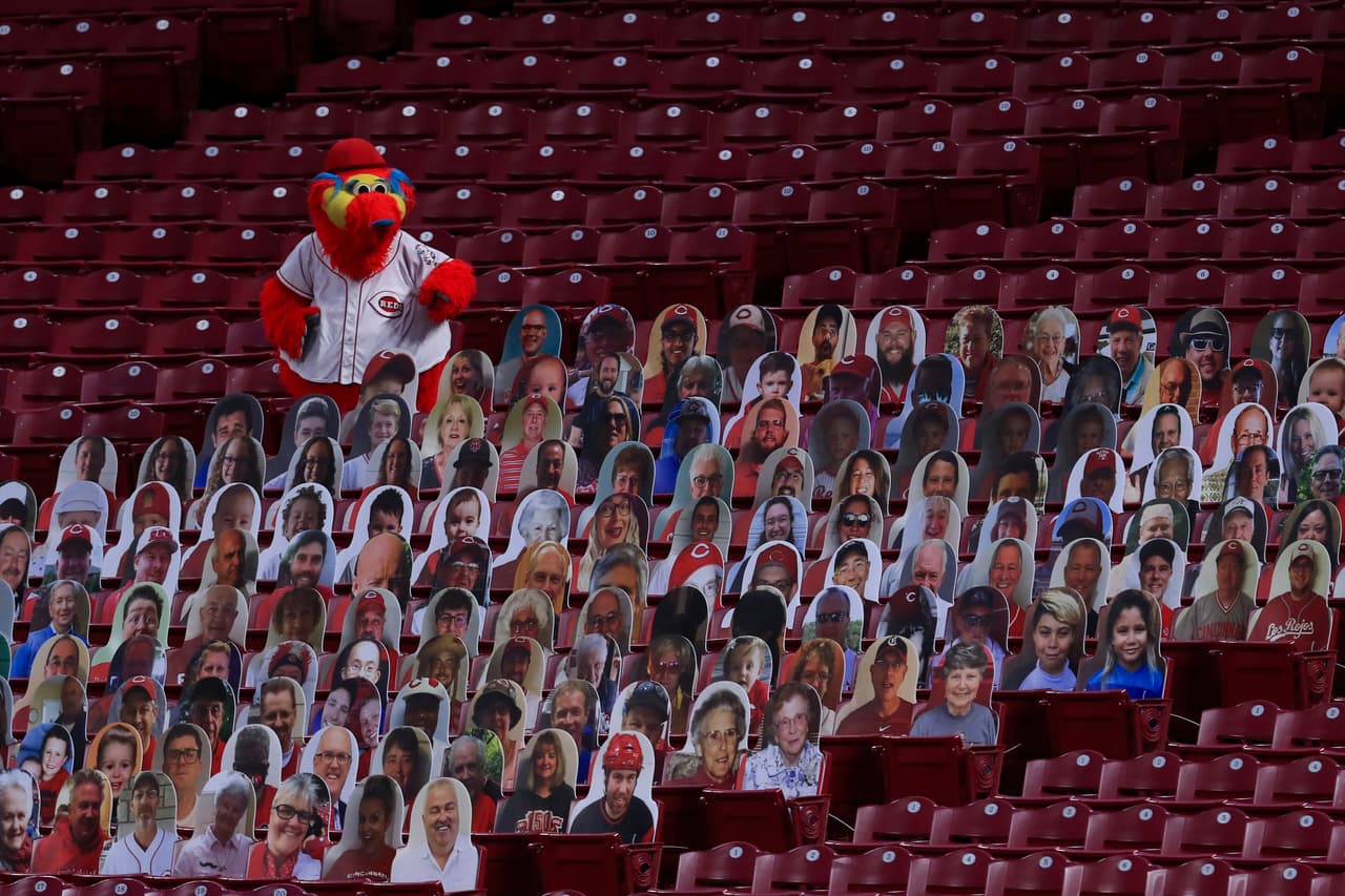 Gapper anima a los fanáticos de Cincinatti Reds.