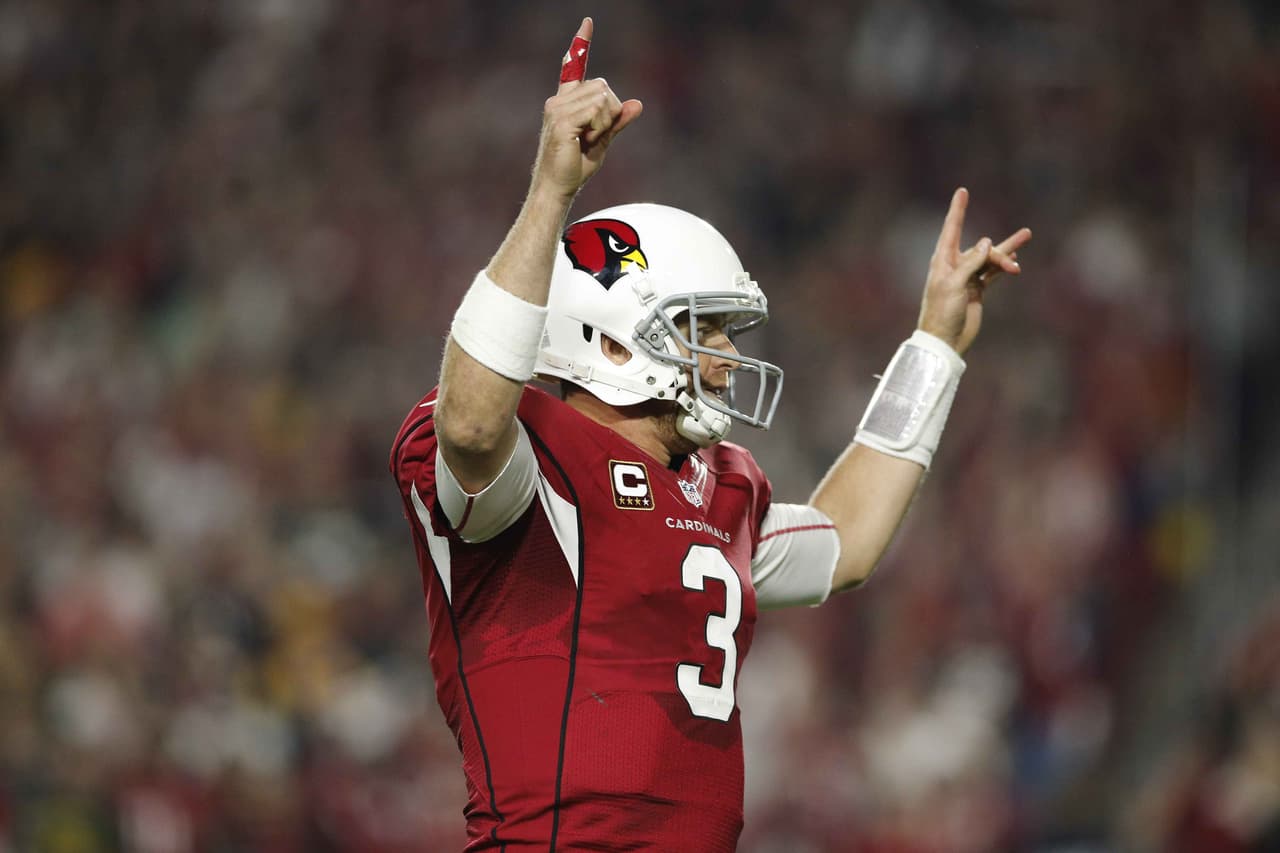 El quarterback de Arizona, CARSON PALMER, lanzó para 349 yardas al completar 25 de 41 pases con 349 yardas, tres touchdowns por dos intercepciones, consiguiendo el primer triunfo de su carrera en playoff. Ahora su marca en postemporada es de 1-1 habiendo perdido su único juego anterior de eliminación con los Cincinnati Bengals.
