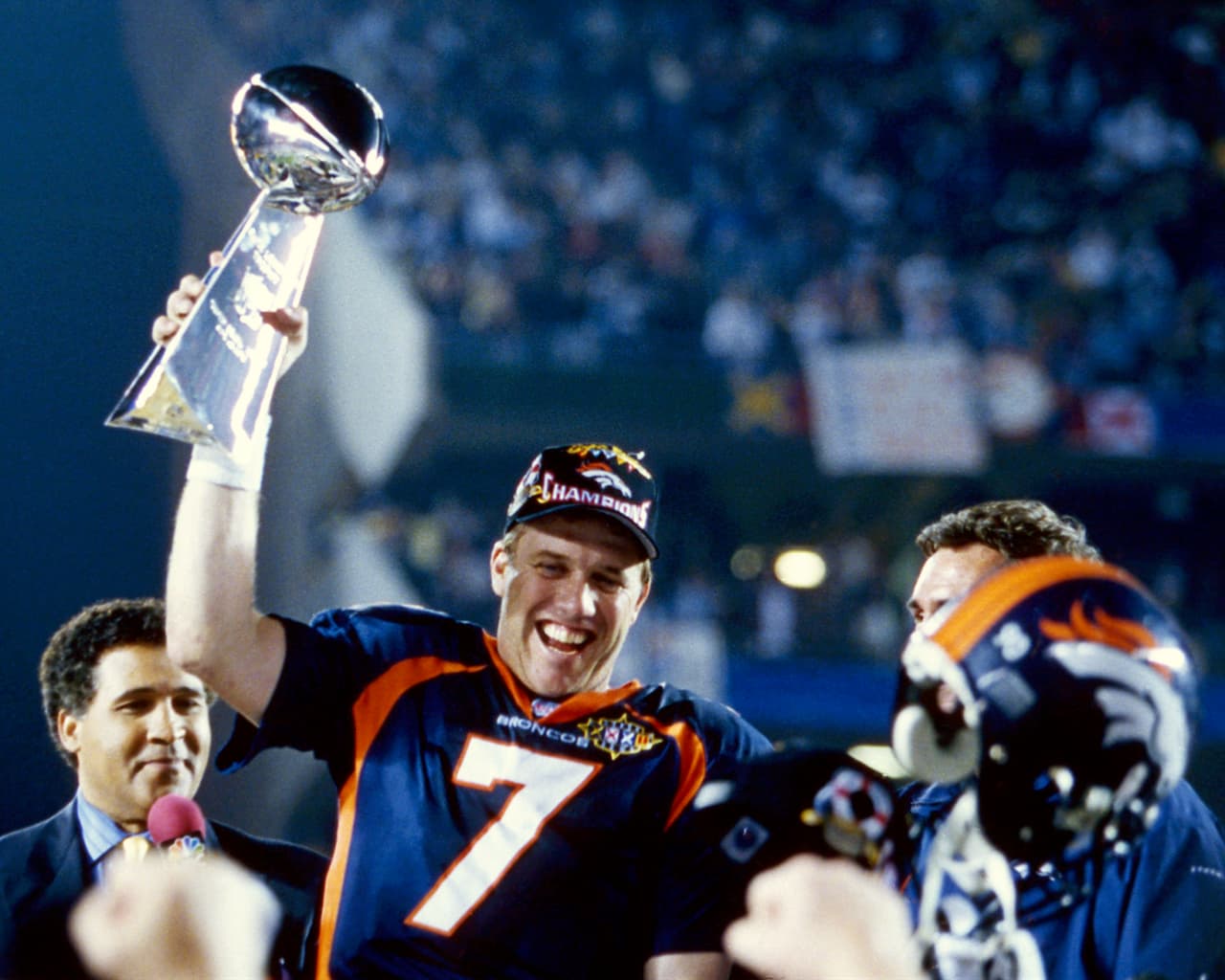 Con esto, es la primera vez en la historia de la NFL que dos equipos con al menos siete apariciones en un Super Bowl se ven las caras en un juego de playoff.