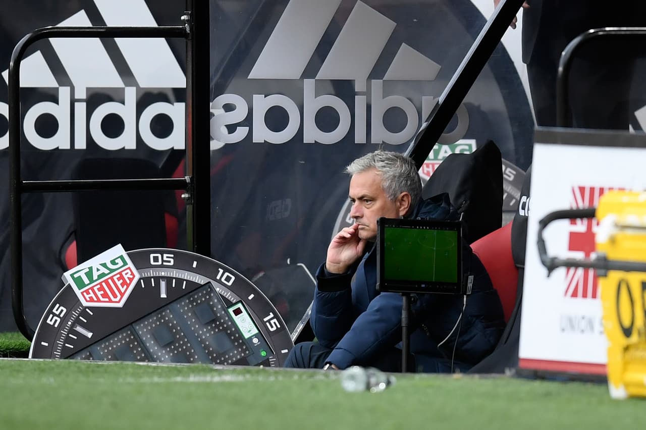 José Mourinho tira pedrada al VAR en la Premier League