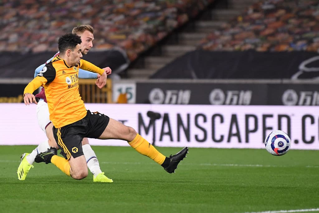 West Ham se impone al Wolverhampton 3-2 cerrando así la fecha 30 de la Premier League. Los Wolves estuvieron cerca de igualar el marcador, pero los goles de Leander Dendonker y Fabio Silva no fueron suficientes ante las anotaciones de Jesse Lingard, Pablo Fornals y Jarrod Bowen. El mexicano Raúl Jiménez aún sigue en recuperación.