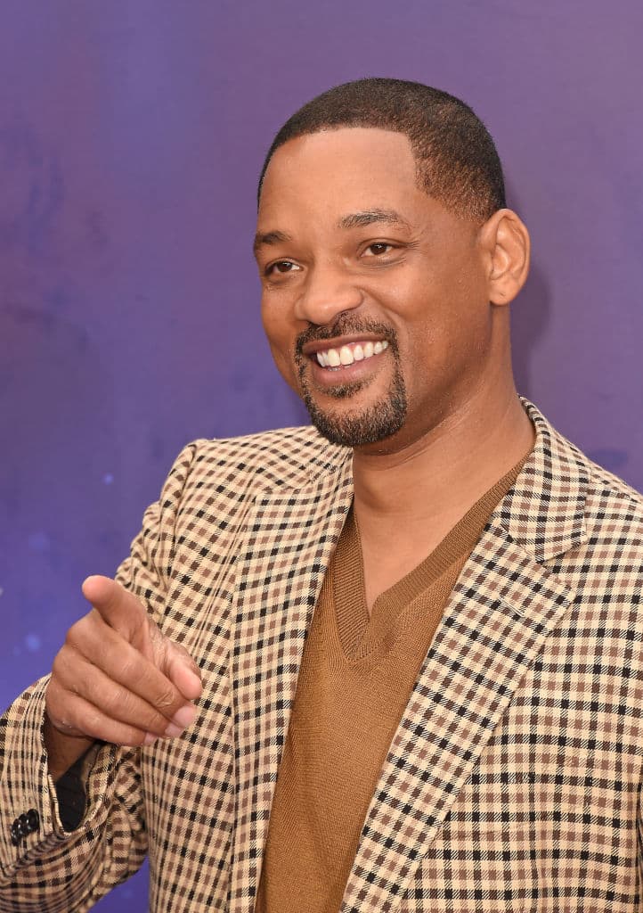 Men in Black (1997) - Durante muchos años los extraterrestres han vivido en la Tierra, mezclados con los seres humanos, sin que nadie lo supiese. Los Hombres de Negro son agentes especiales que forman parte de una unidad altamente secreta del gobierno; su misión consiste en controlar a los alienígenas
<br>