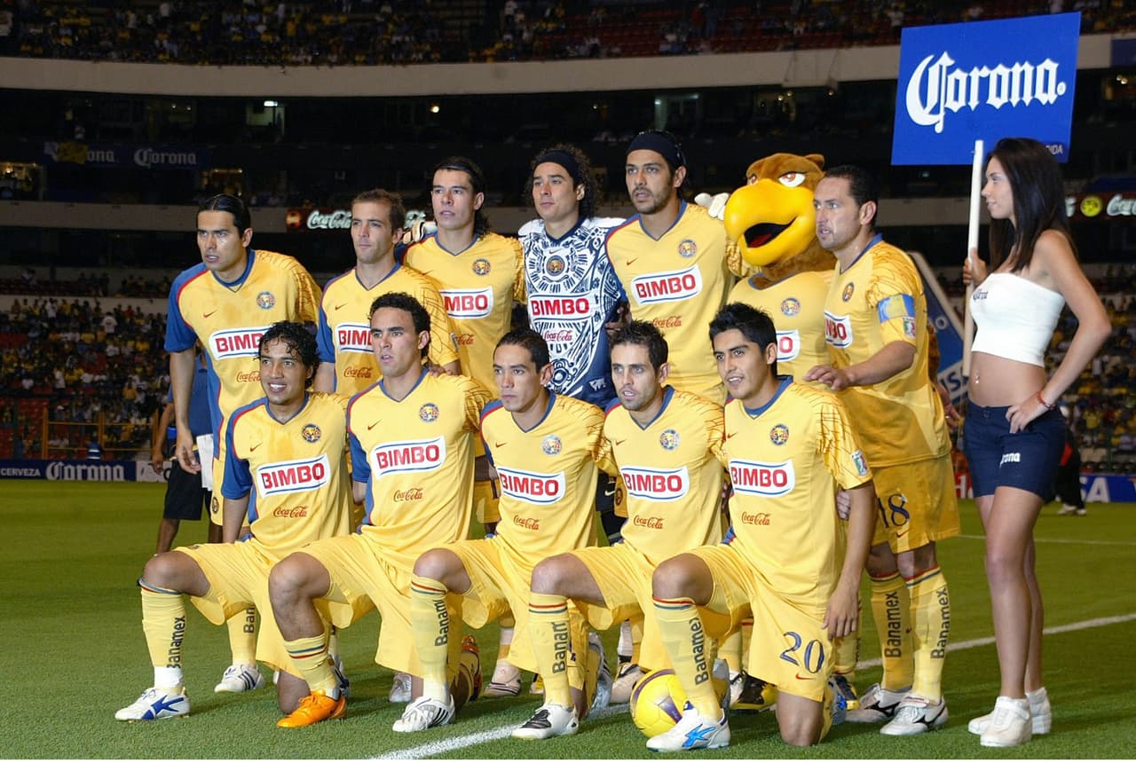 El América era dirigido por Rubén Omar Romano, quien dejó en la banca al goleador paraguayo Salvador Cabañas, pues venía recuperándose de una lesión.