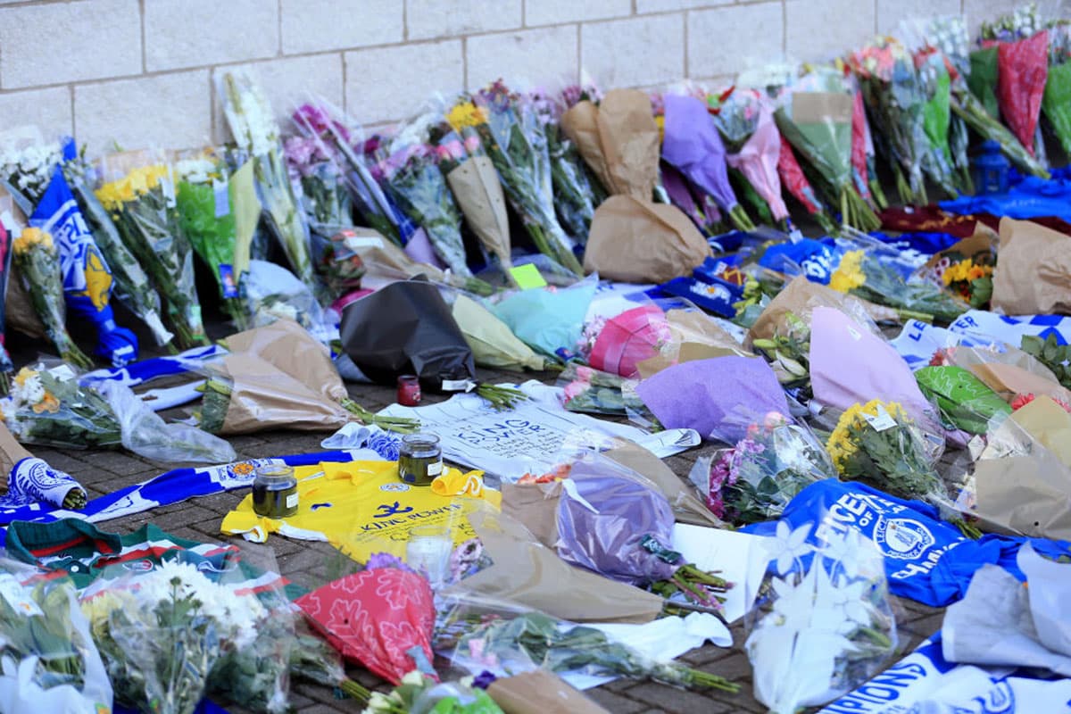 Después del impacto en el parqueadero se desató un incendio por lo que se desconoce el destino de los ocupantes del helicóptero.